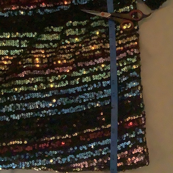 Vici size M sequin top. Fun flirty top with one sleeve. - Picture 9 of 11